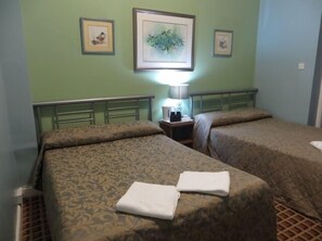 WiFi, bed sheets - Corbigoe Hotel (London)