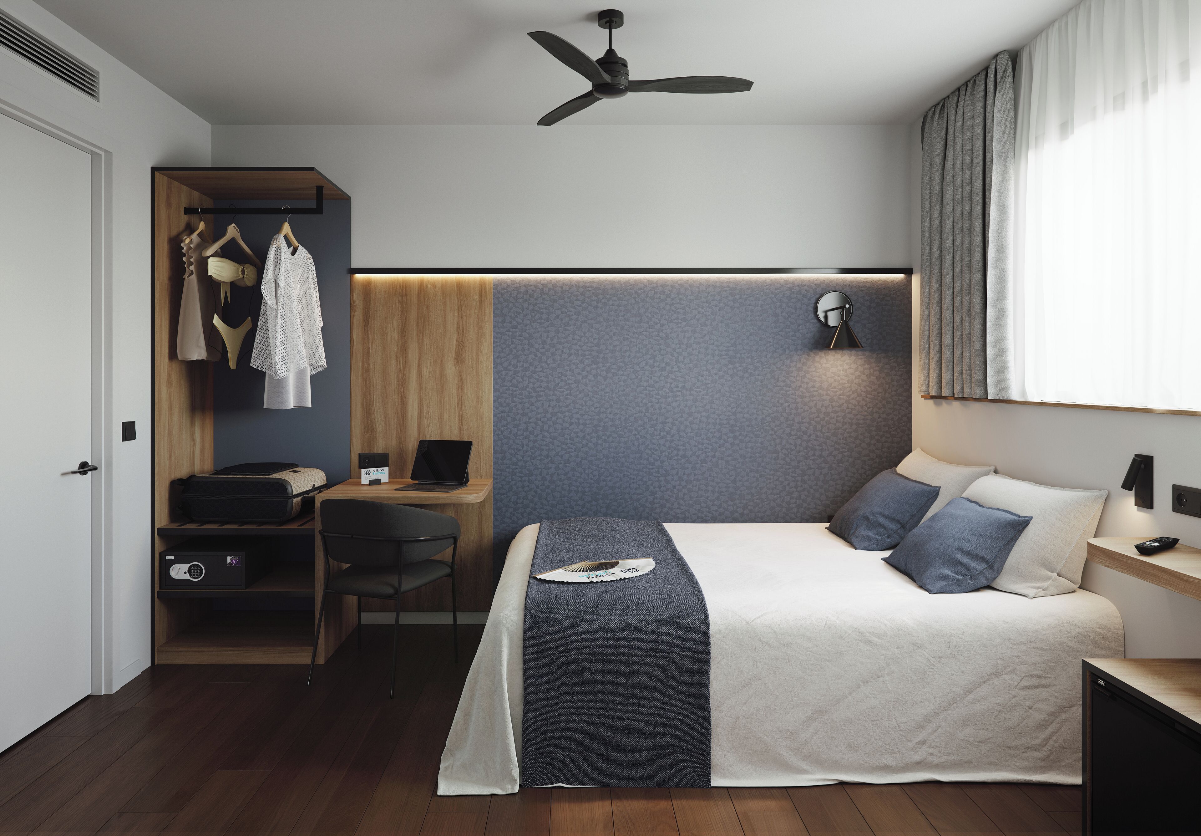 Safe på rommet, skrivebord, blendingsgardiner og wi-fi (inkludert)