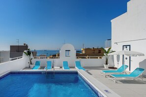 季節限定屋外プール、サンラウンジャー