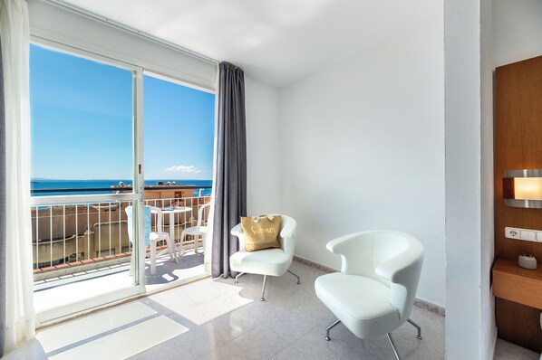 スーペリア ツインルーム シービュー | セーフティボックス (室内)、デスク、遮光カーテン、WiFi (無料)