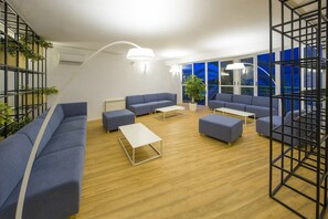 Lobby sitting area - Hotel Vibra Maritimo (Ibiza Town)