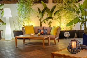 Outdoor dining - Hotel Vibra Maritimo (Ibiza Town)
