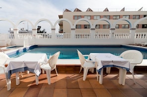 Outdoor pool, pool loungers