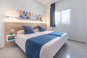 In-room safe, desk, free WiFi, bed sheets - Aparthotel Vibra Lux Mar (Ibiza Town)