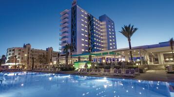 Overnatningsstedets facade – aften/nat