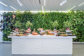 Breakfast, lunch and dinner served  - Hotel Caserío (San Bartolomé de Tirajana)