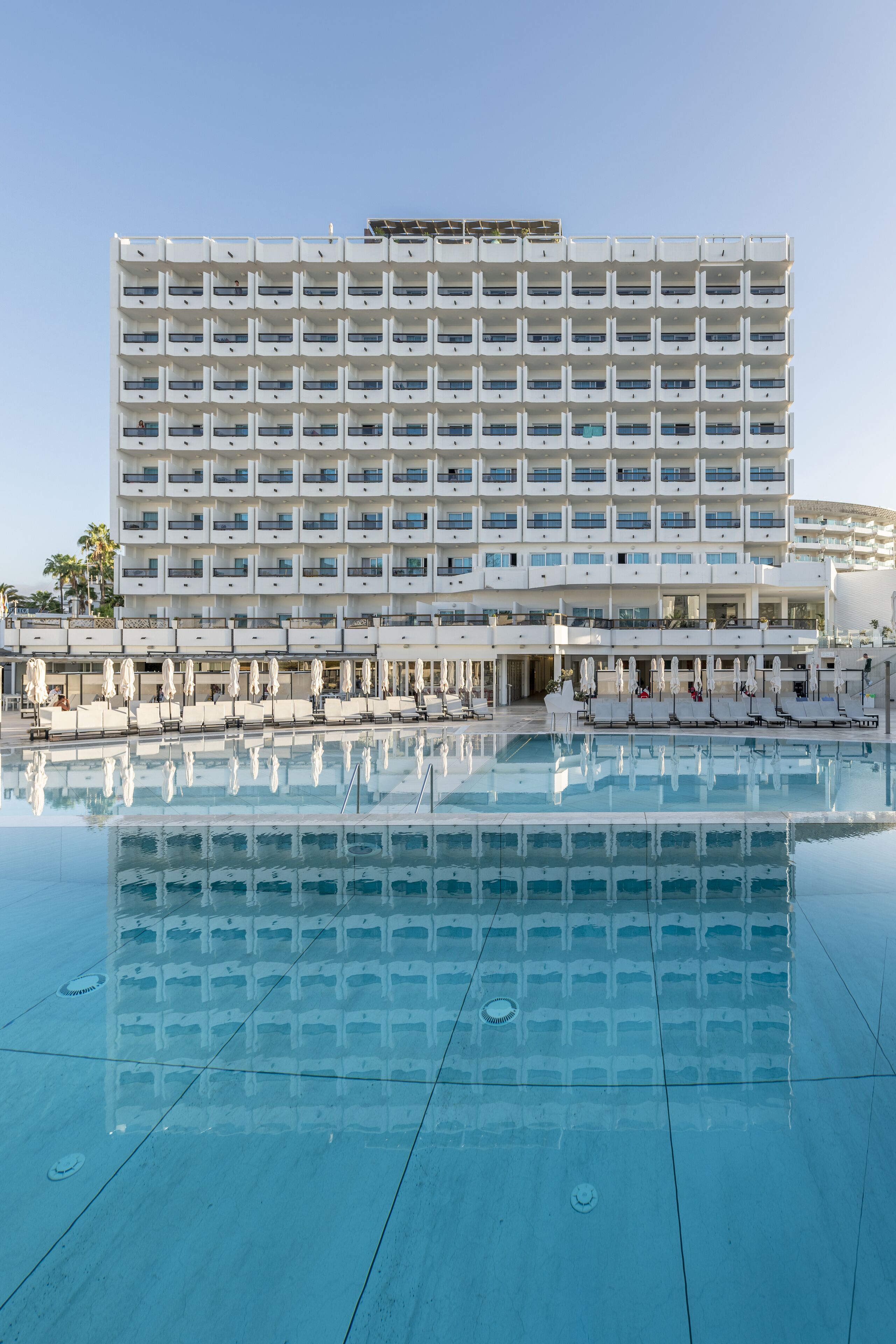 Outdoor pool, pool umbrellas, sun loungers