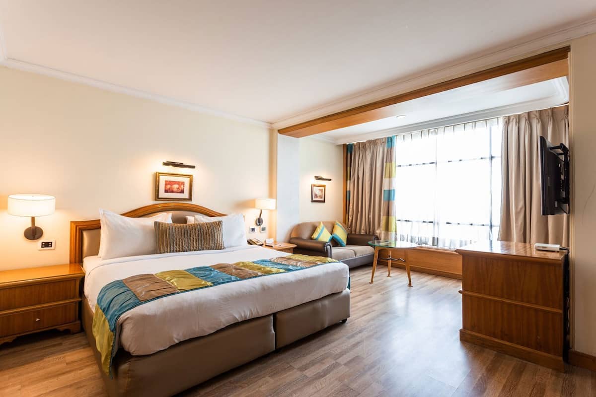 Egyptian cotton sheets, premium bedding, pillowtop beds, minibar