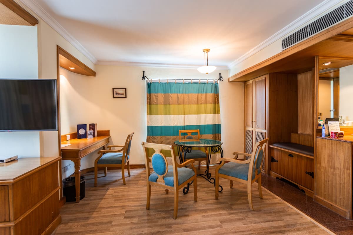 Super Deluxe Room | 1 bedroom, Egyptian cotton sheets, premium bedding, pillow-top beds