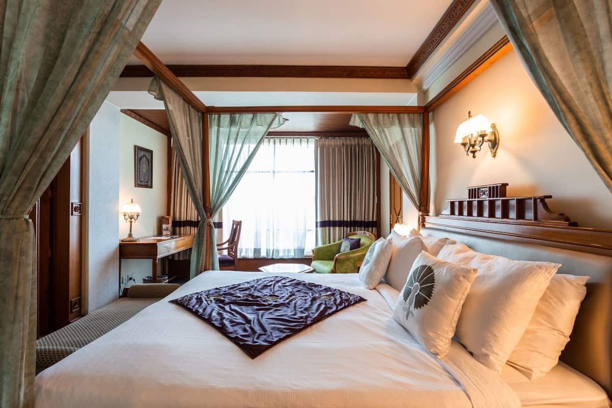 Egyptian cotton sheets, premium bedding, pillowtop beds, minibar