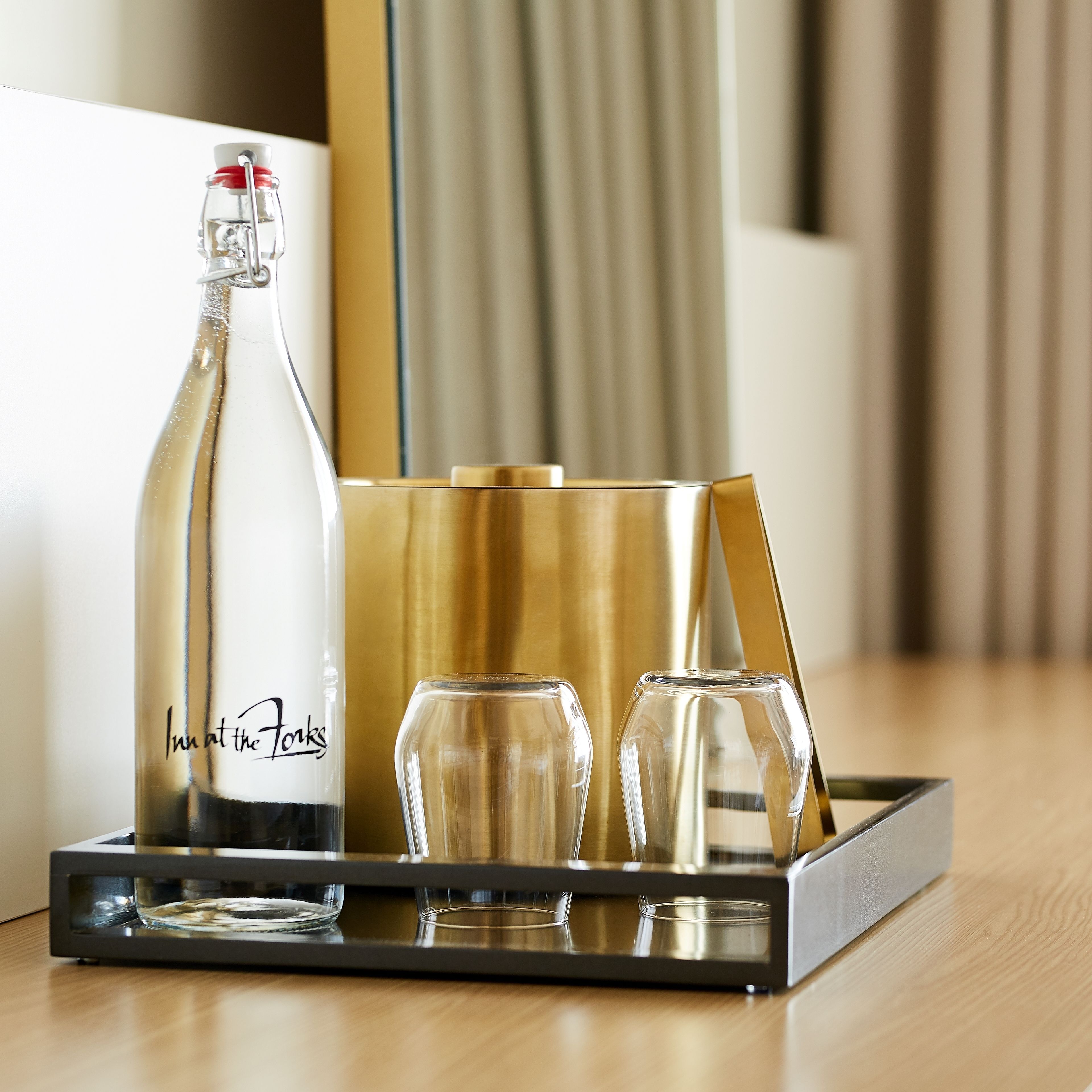 Ropa de cama de alta calidad, colchones con acolchado adicional, minibar