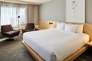 Premium bedding, pillowtop beds, minibar, in-room safe