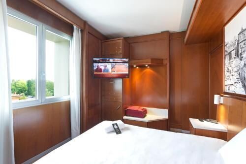 In-room safe, desk, blackout drapes, soundproofing