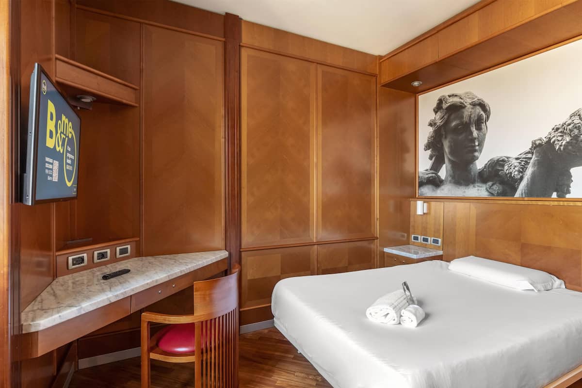 Standard Single Room, Non Smoking | In-room safe, desk, blackout curtains, soundproofing