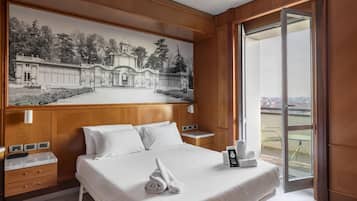 Zimmersafe, Schreibtisch, Verdunkelungsvorhänge, schallisolierte Zimmer