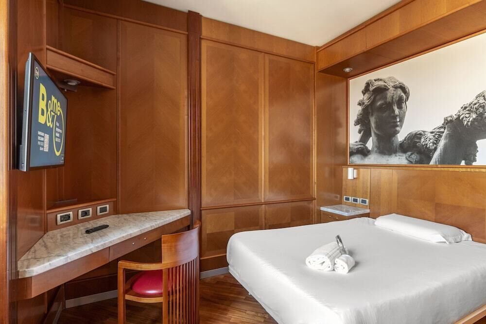 In-room safe, desk, blackout drapes, soundproofing