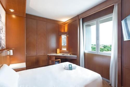 In-room safe, desk, blackout drapes, soundproofing
