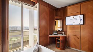 In-room safe, desk, blackout drapes, soundproofing