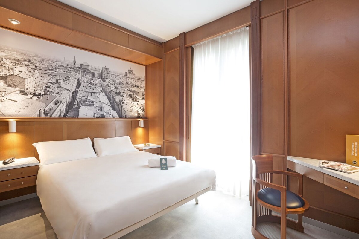 In-room safe, desk, blackout drapes, soundproofing