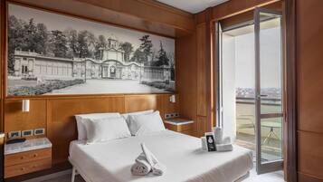 In-room safe, desk, blackout drapes, soundproofing