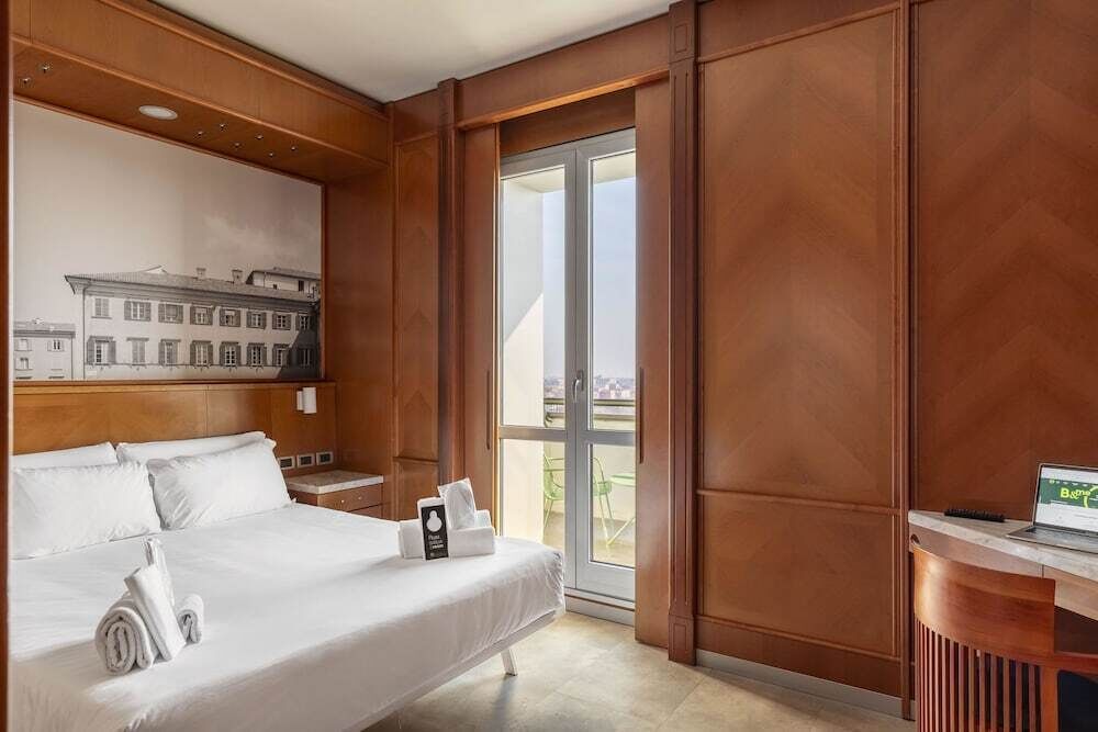 In-room safe, desk, blackout drapes, soundproofing