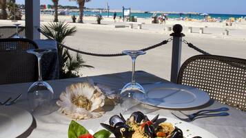 Breakfast, dinner, brunch served; beach views