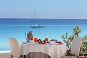 Breakfast, dinner and brunch served  - Hotel Mira Spiaggia (San Vito Lo Capo)