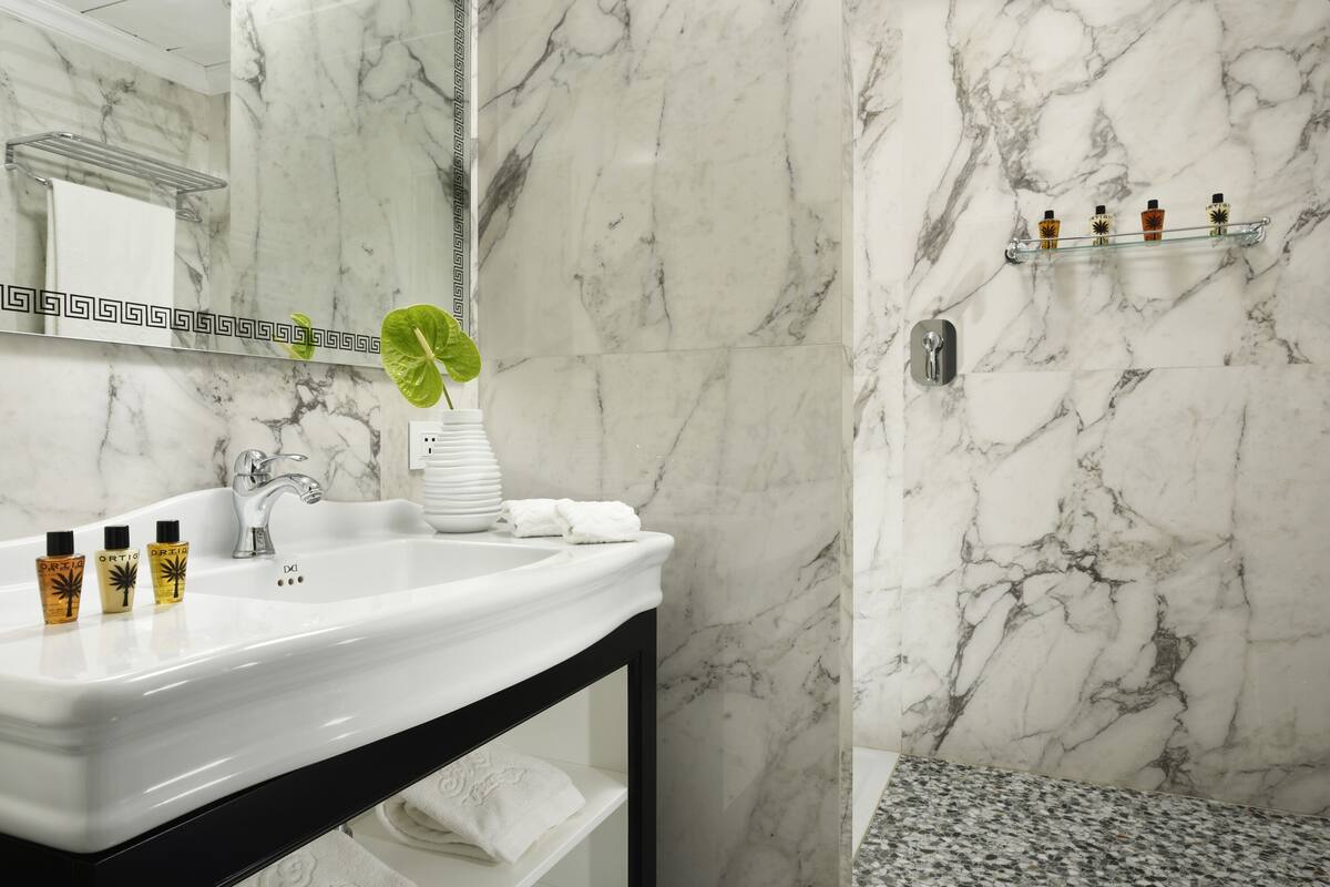 double room, balcony, sea view (panoramic) | bathroom | shower, free toiletries, hair dryer, bidet