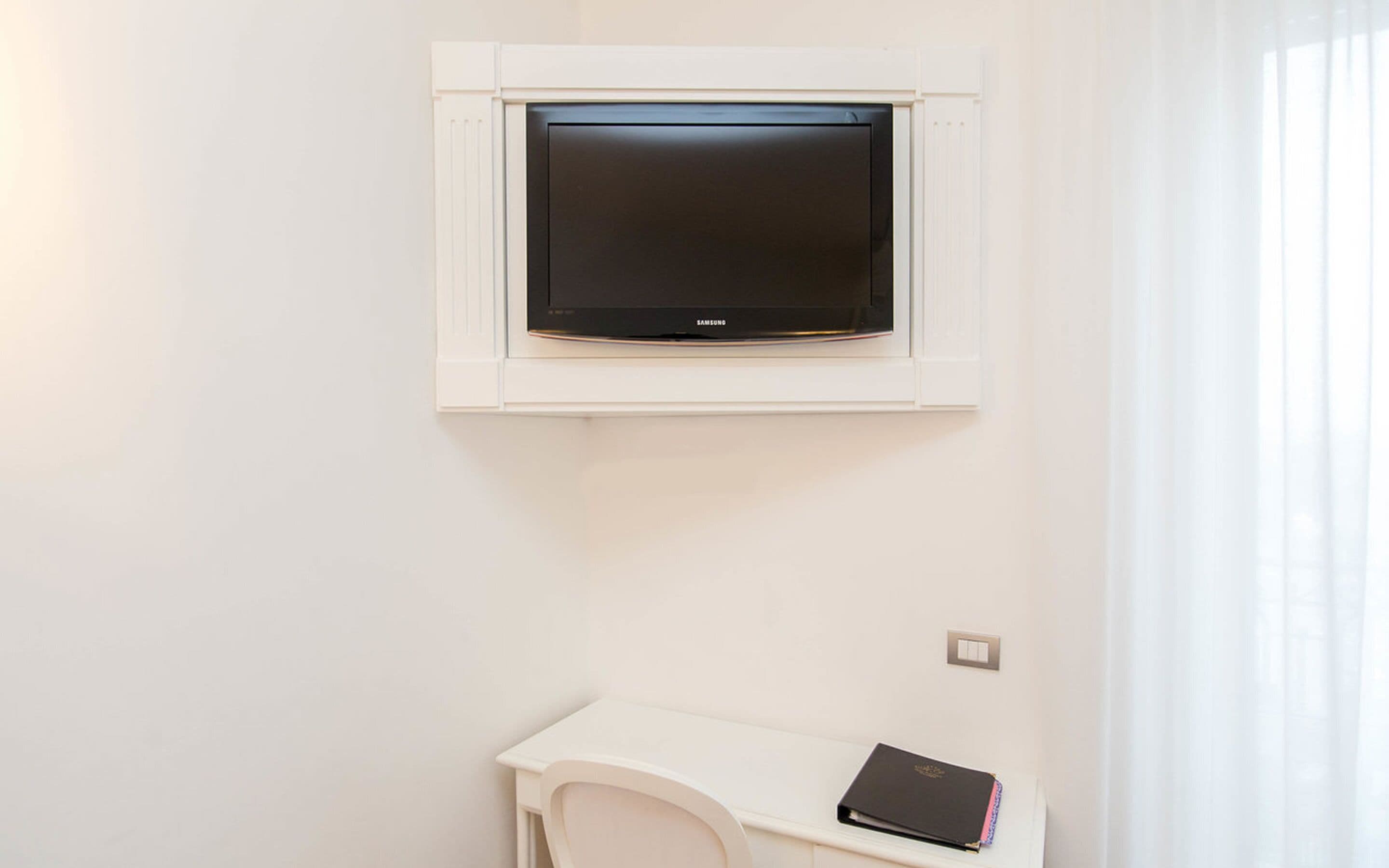 exclusive double room, balcony, partial sea view | premium bedding, minibar, in-room safe, desk