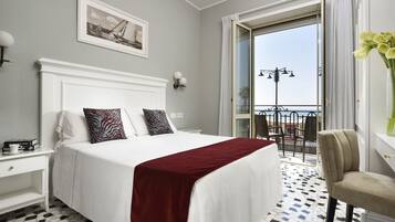 Camera doppia, balcone, vista mare (Panoramic) | Biancheria da letto di alta qualità, minibar, una cassaforte in camera