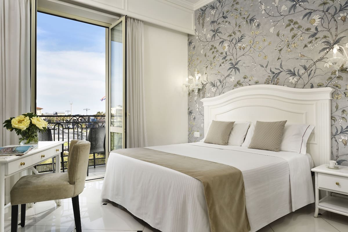 double room, balcony, partial sea view (prestige) | premium bedding, minibar, in-room safe, desk