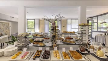 Se sirven desayunos, almuerzos y cenas; cocina regional