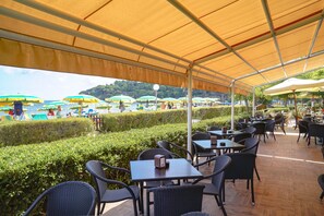 Beach bar