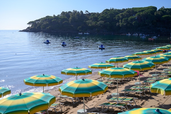 Private beach, beach umbrellas, beach bar