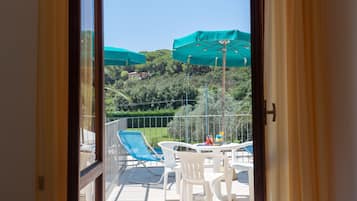 Classic Triple Room | Balcony