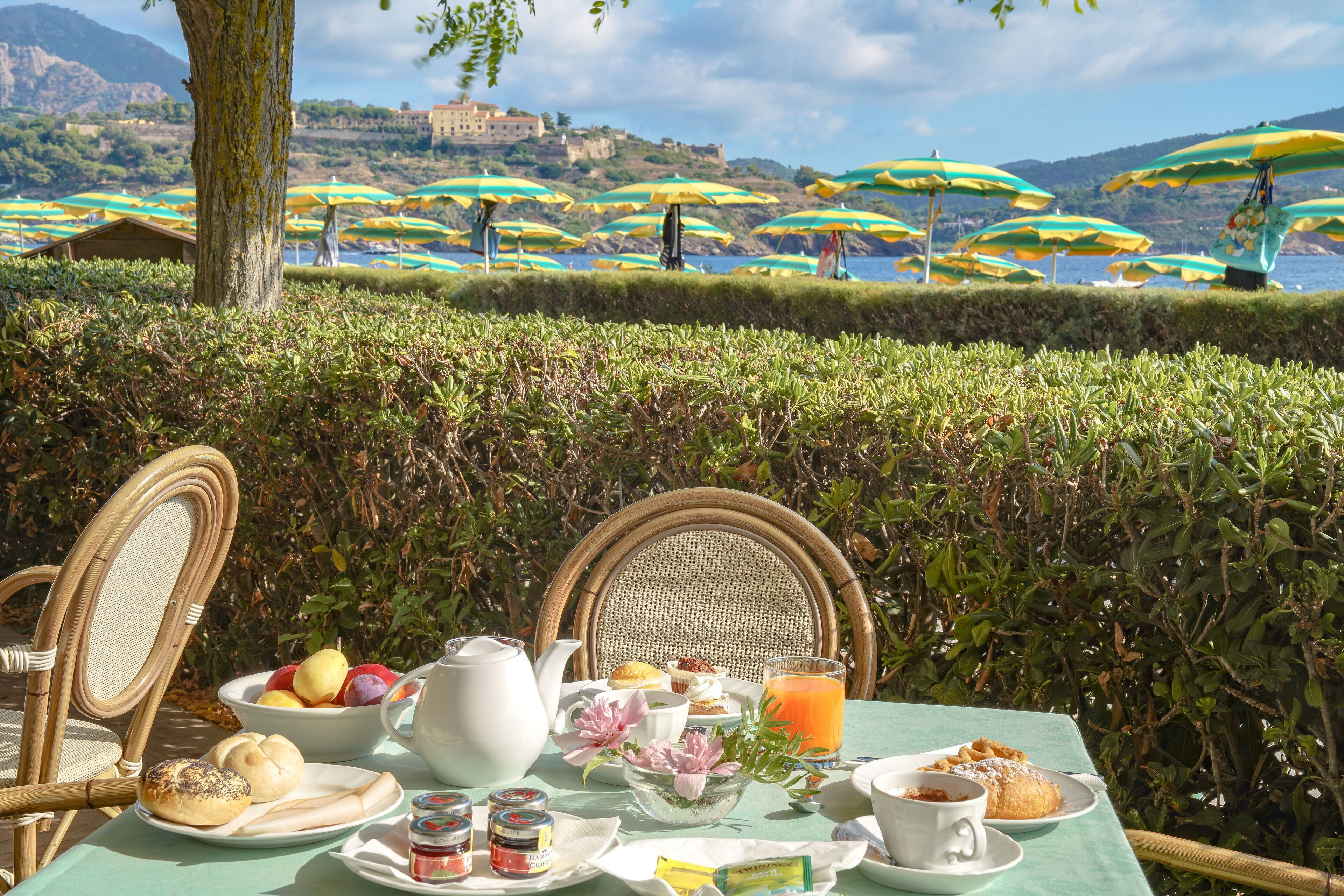 Desayuno todos los días (con cargo) 