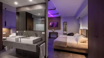 Superior Twin Room | Down comforters, minibar, in-room safe, desk