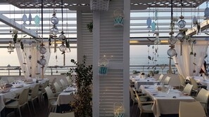 Café da manhã, almoço e jantar; culinária local, vistas para a praia 