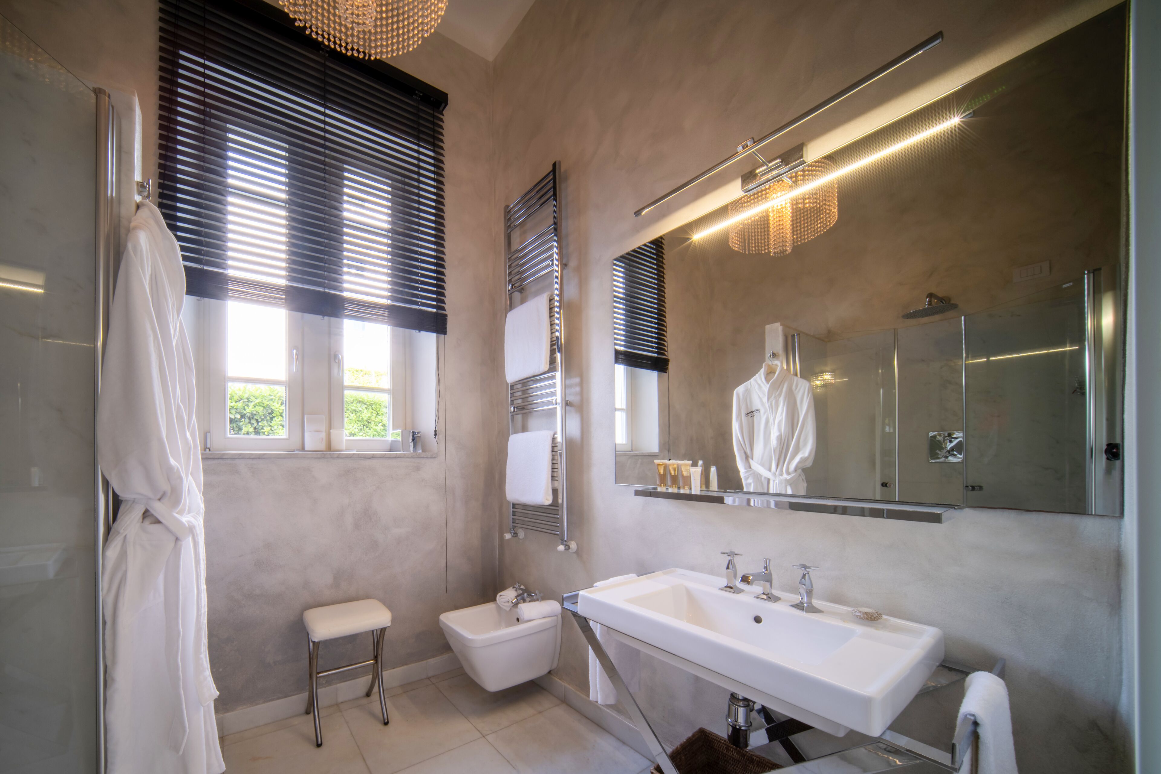 suite- annex villa | bathroom | shower, free toiletries, hair dryer, bathrobes