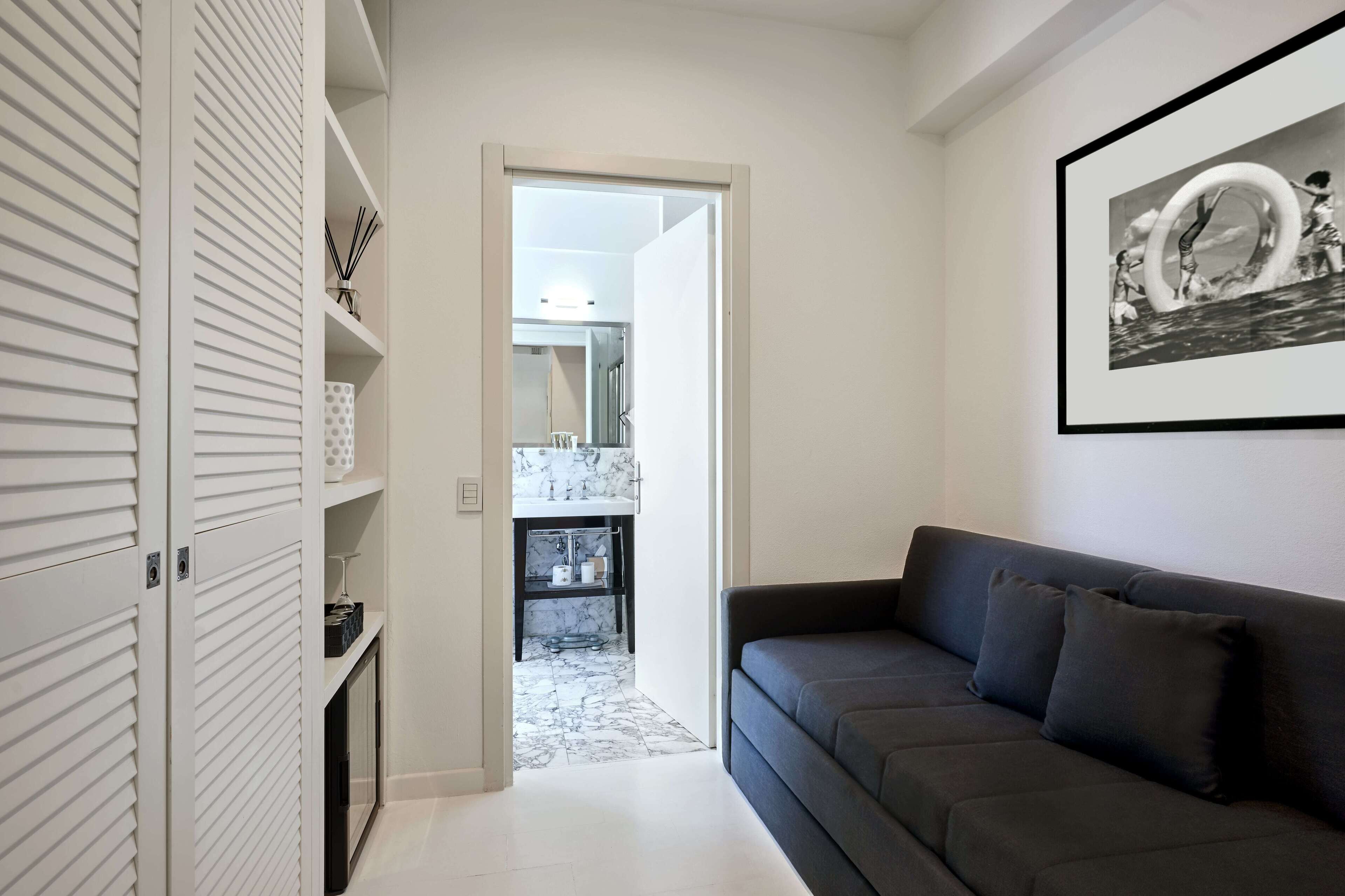 junior suite | 1 bedroom, premium bedding, down duvets, minibar