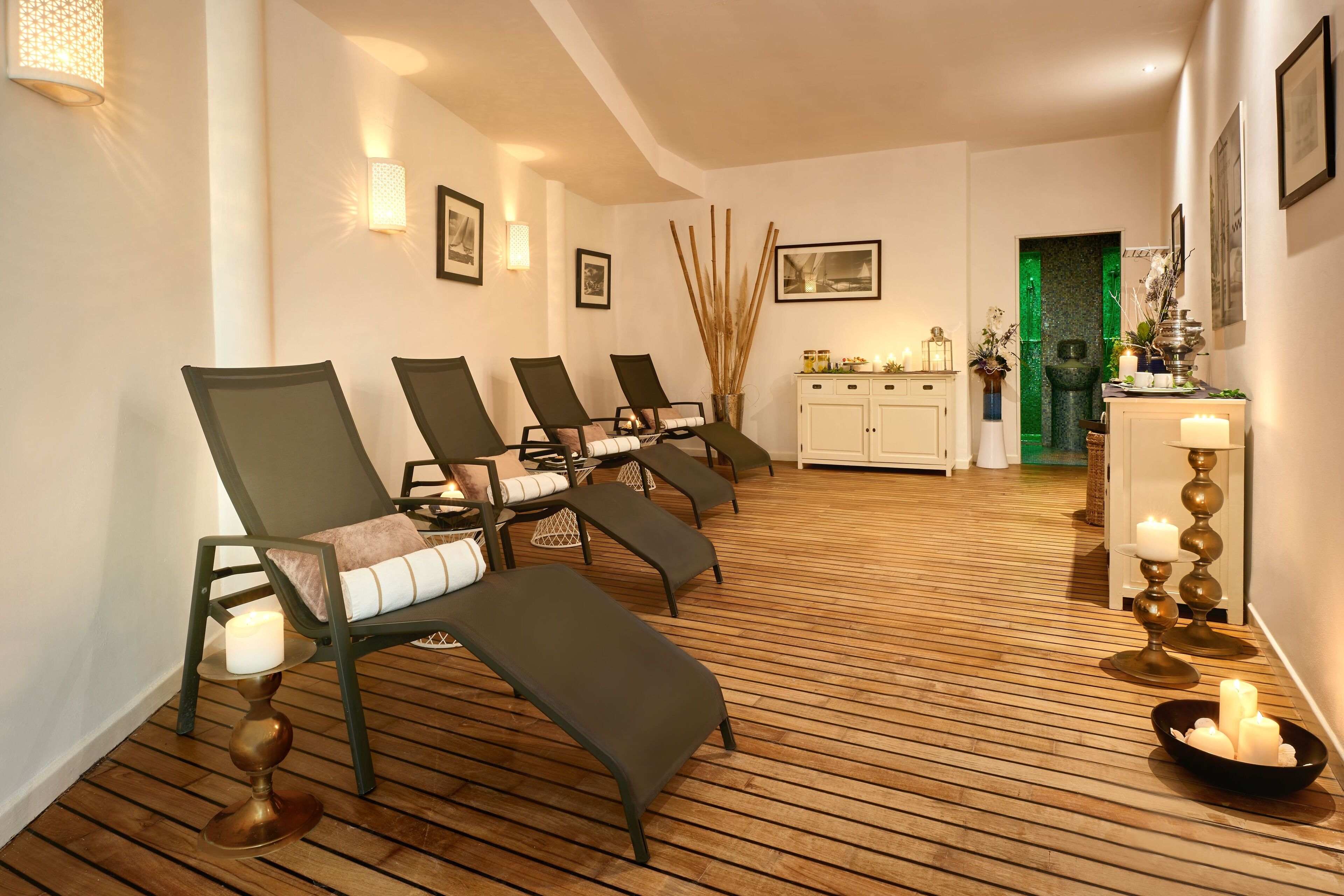 Sauna, hot tub, steam room, Turkish bath, body treatments, aromatherapy