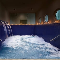 Sauna, hot tub, steam room, Turkish bath/hammam, body treatments
