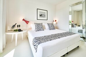 Suite júnior | Roba de llit d'alta qualitat, cobrellits i minibar 