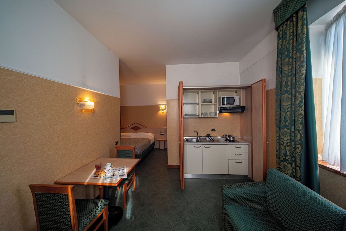 Junior suite | Luxe beddengoed, Select Comfort-bedden, een kluis op de kamer