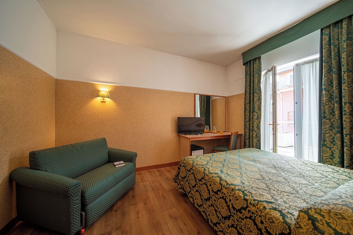 Triple Room | Premium bedding, Select Comfort beds, in-room safe, desk