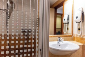 Double Room | Bathroom