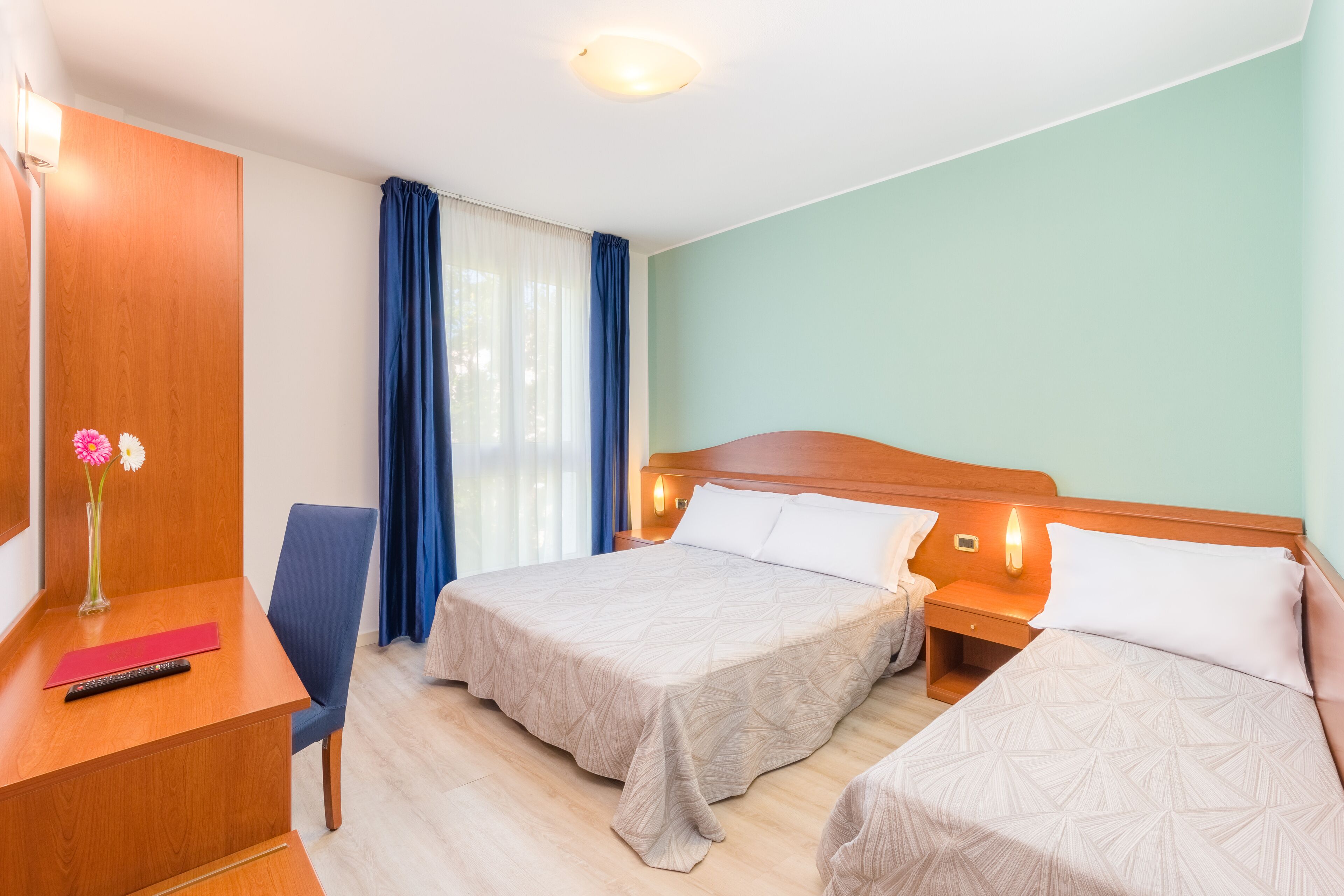 Couette en duvet d'oie, minibar, coffres-forts dans les chambres, bureau