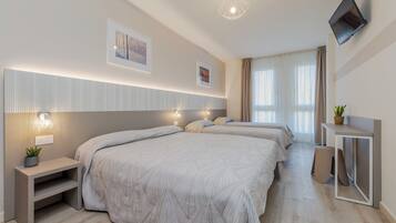 Daunenbettdecken, Minibar, Zimmersafe, Schreibtisch