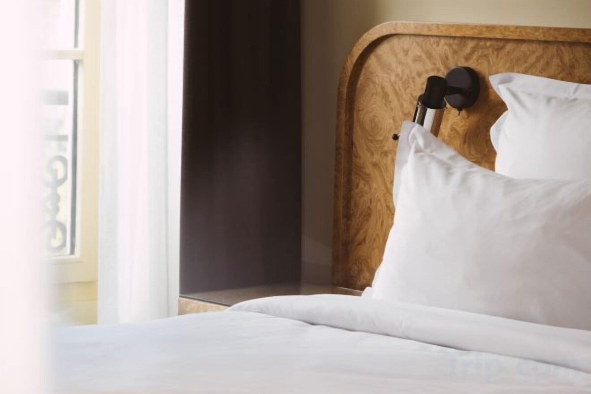 Premium bedding, down comforters, minibar, in-room safe