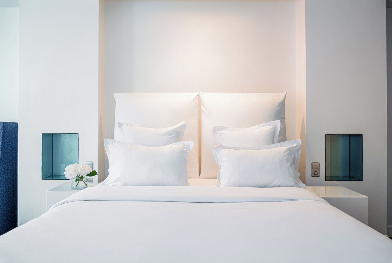Chambre Junior Double ou avec lits jumeaux, vue cour intérieure | Literie de qualité supérieure, couette en duvet d'oie, minibar